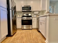 Ritiro Apartments Las Vegas kitchen stainless steel appliances